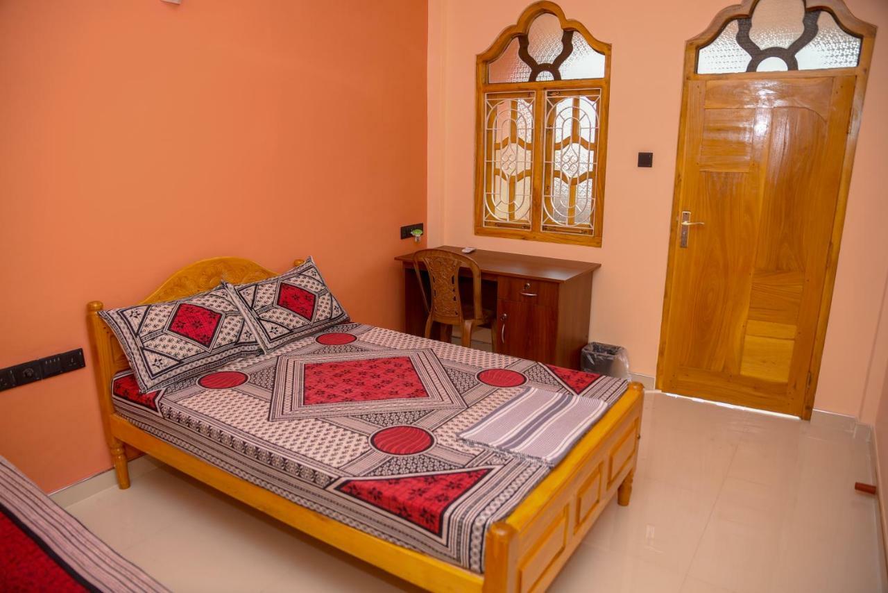 Point Pedro Tulip Guest Inn מראה חיצוני תמונה